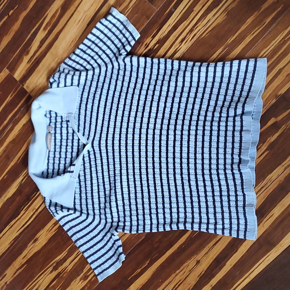Short sleeve sweater